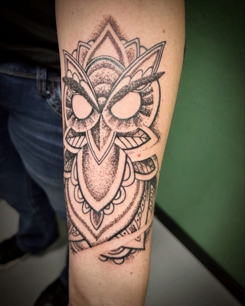 Color For Sinners – Tätowierstudio in Ulm – Mandala Eule