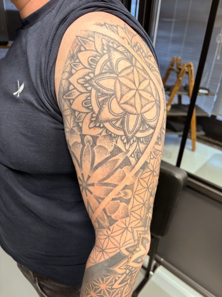 Color For Sinners – Tätowierstudio in Ulm – Mandala Sleeve