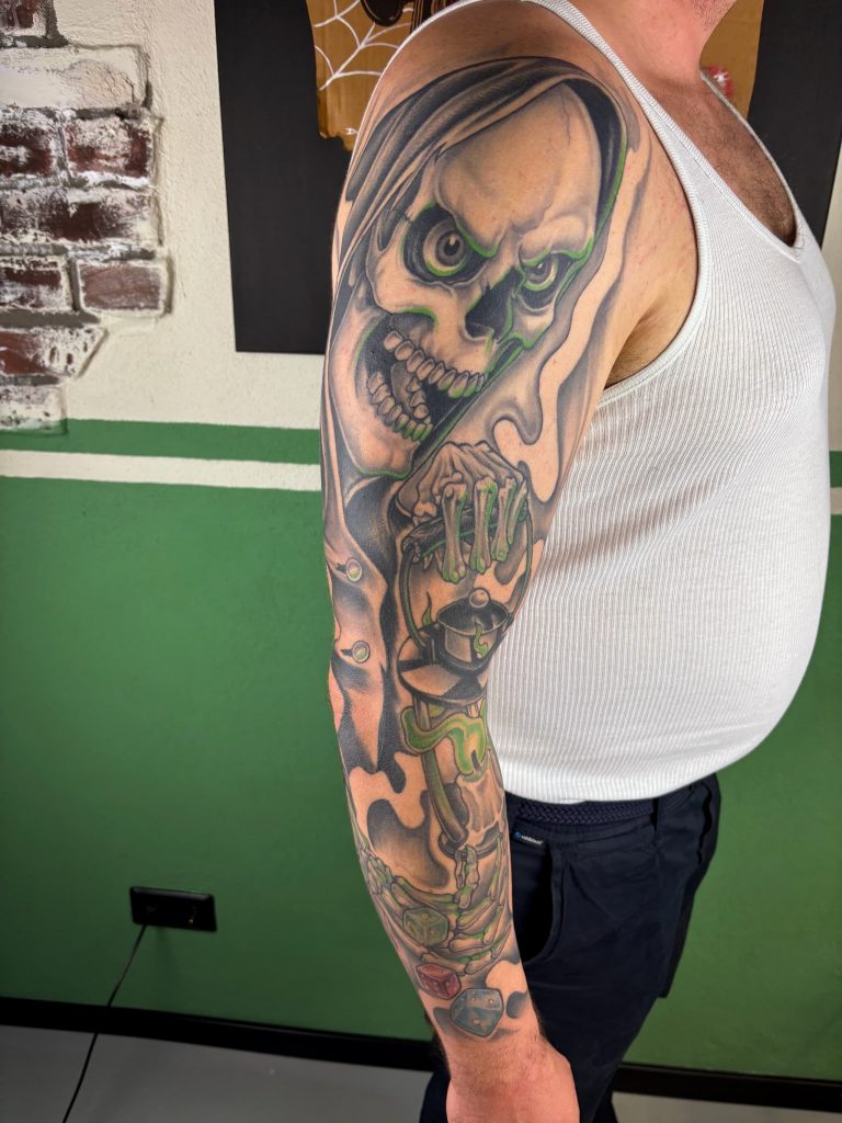 Color For Sinners – Tätowierstudio in Ulm – Skull Full Sleeve